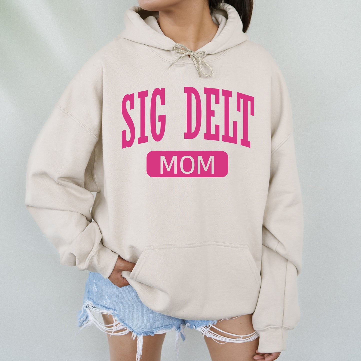 a woman wearing a sweatshirt that says,'sig diet mom '
