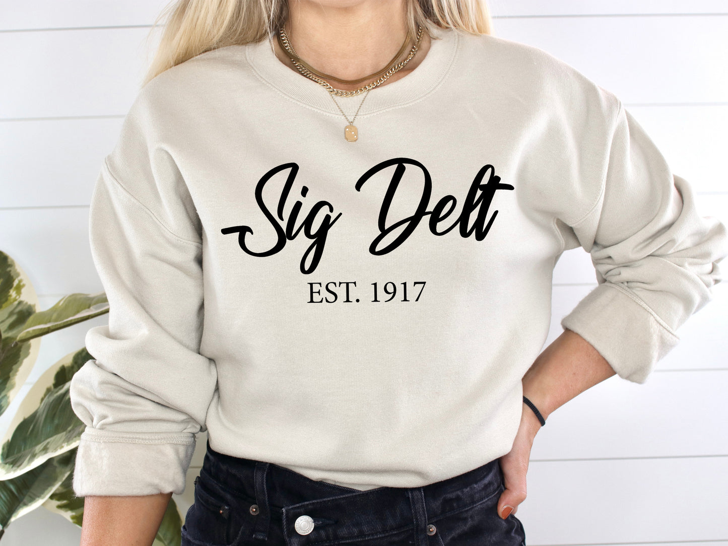 Sigma Delta Tau Black Flowy Sorority Sweatshirt _ 98g