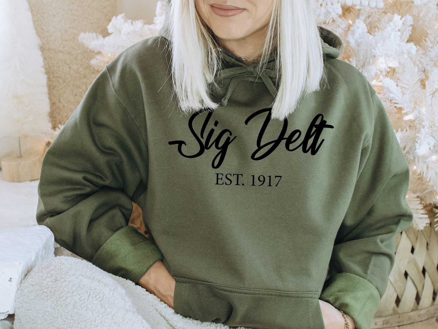 Sigma Delta Tau Black Flowy Sorority Hoodie _ 98g