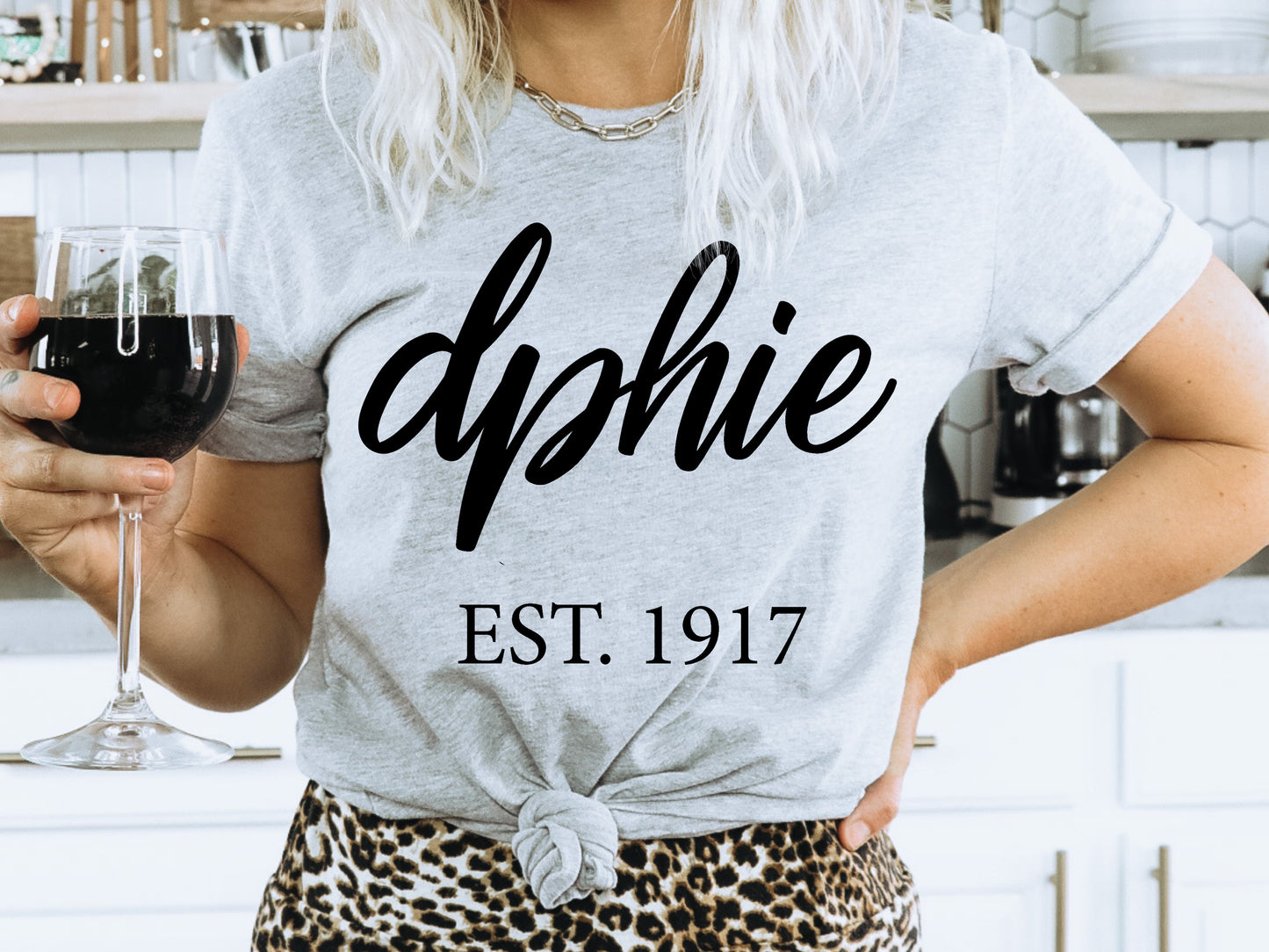 Delta Phi Epsilon Black Flowy Sorority T-shirt _ 89g