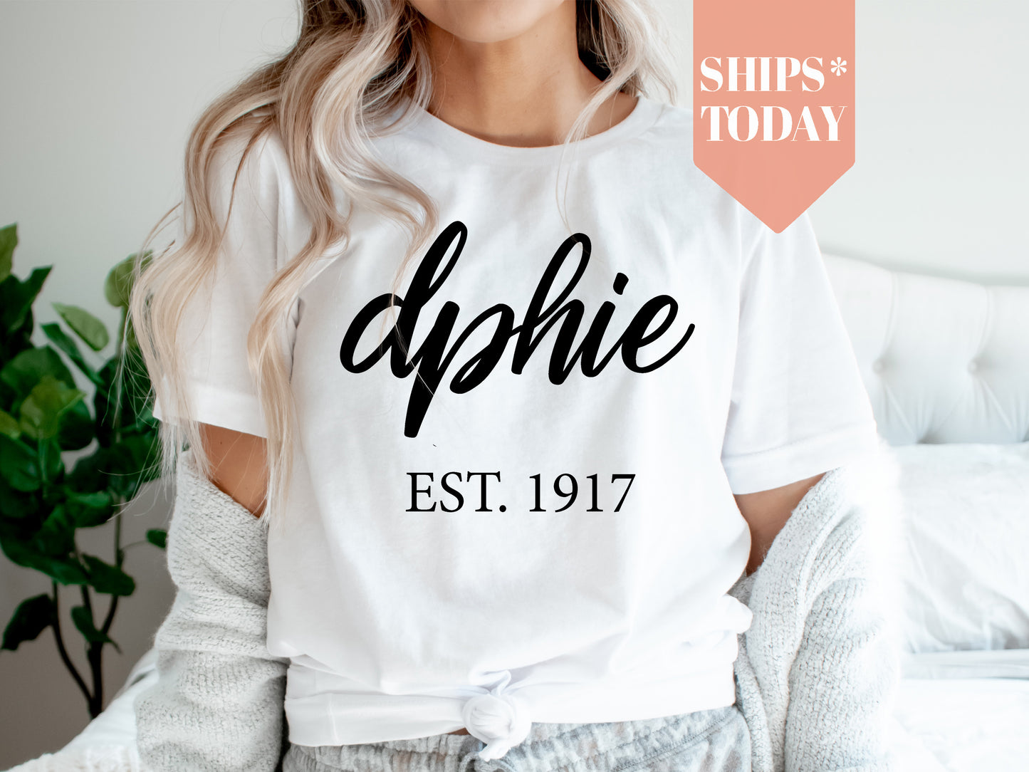 Delta Phi Epsilon Black Flowy Sorority T-shirt _ 89g