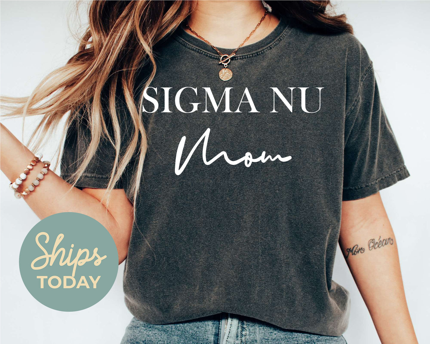 Sigma Nu Cursive Mom Fraternity T-shirt _ 2043g
