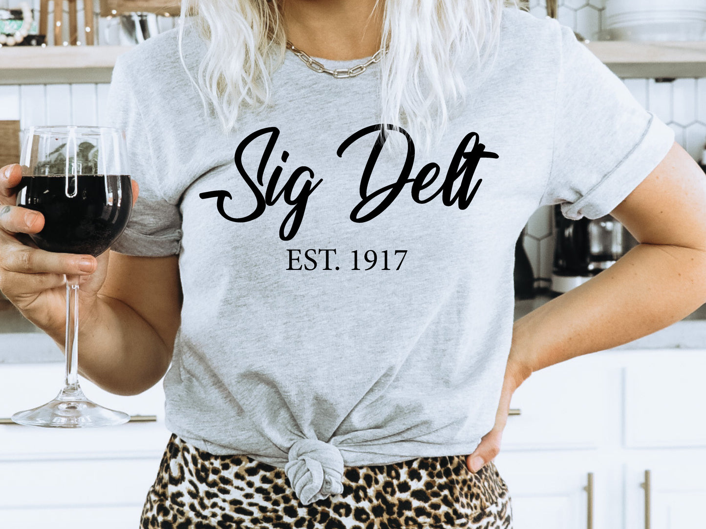 Sigma Delta Tau Black Flowy Sorority T-shirt _ 98g