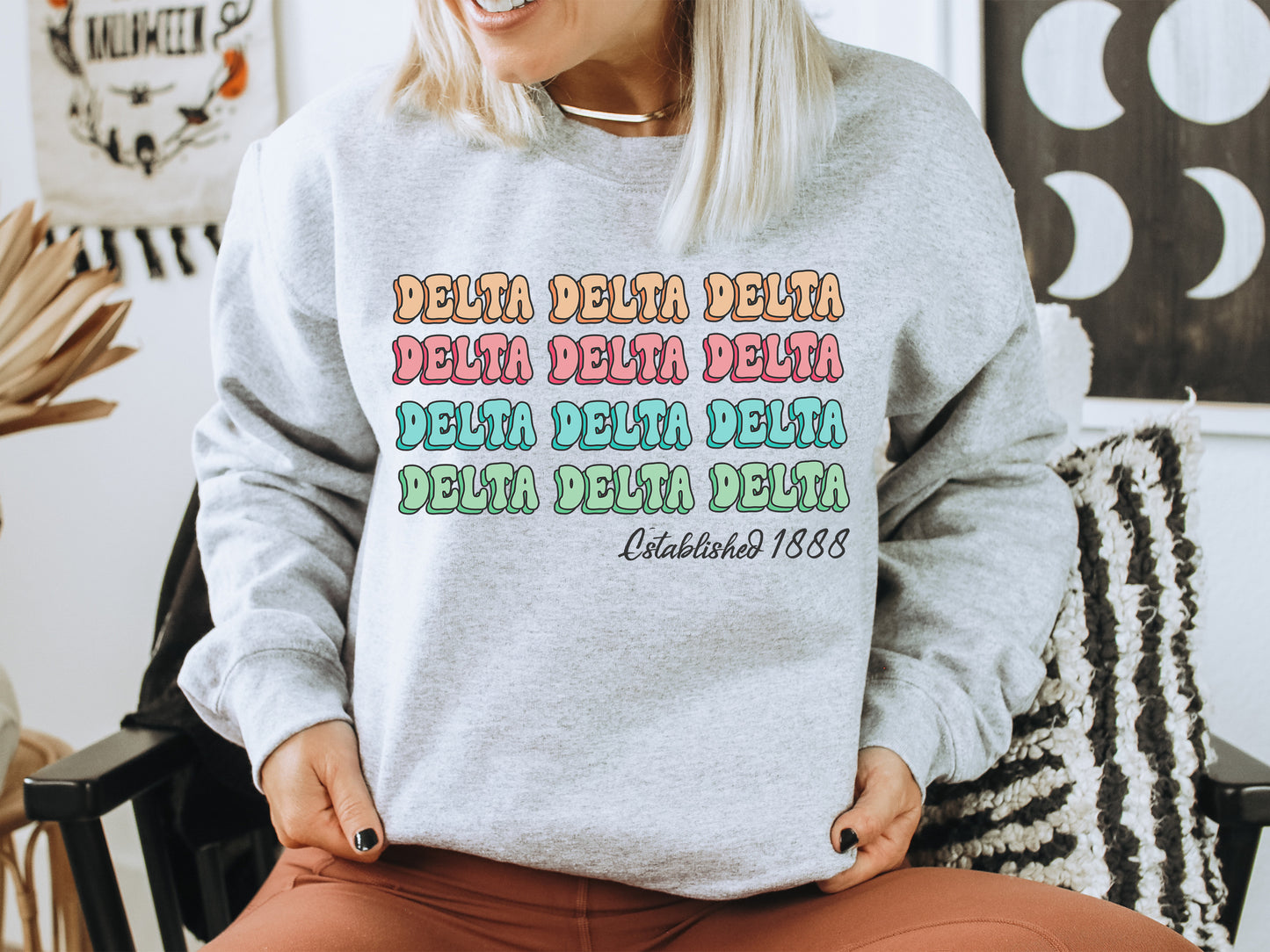Delta Delta Delta Lucy Sorority Sweatshirt _ 268g