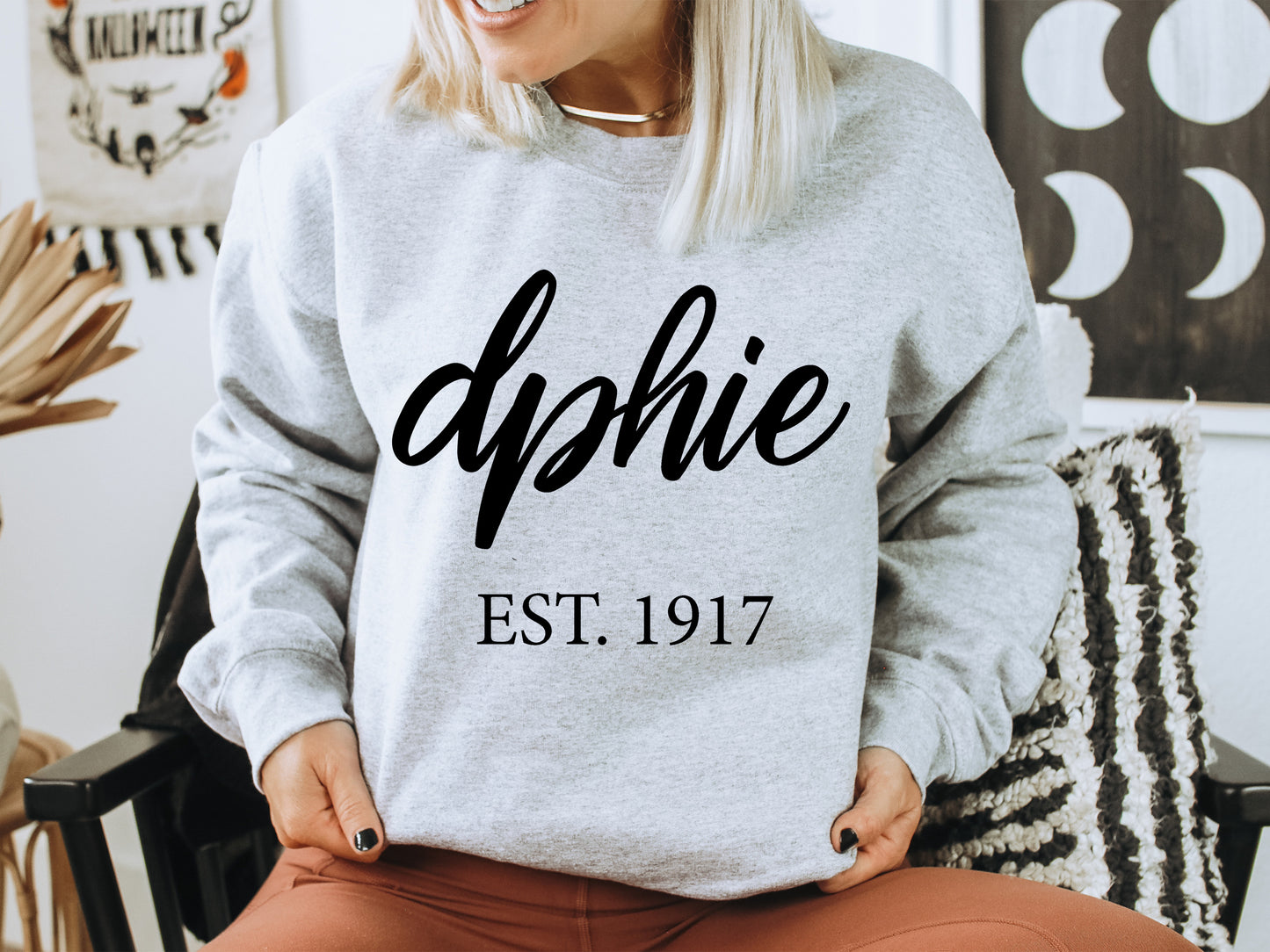 Delta Phi Epsilon Black Flowy Sorority Sweatshirt _ 89g