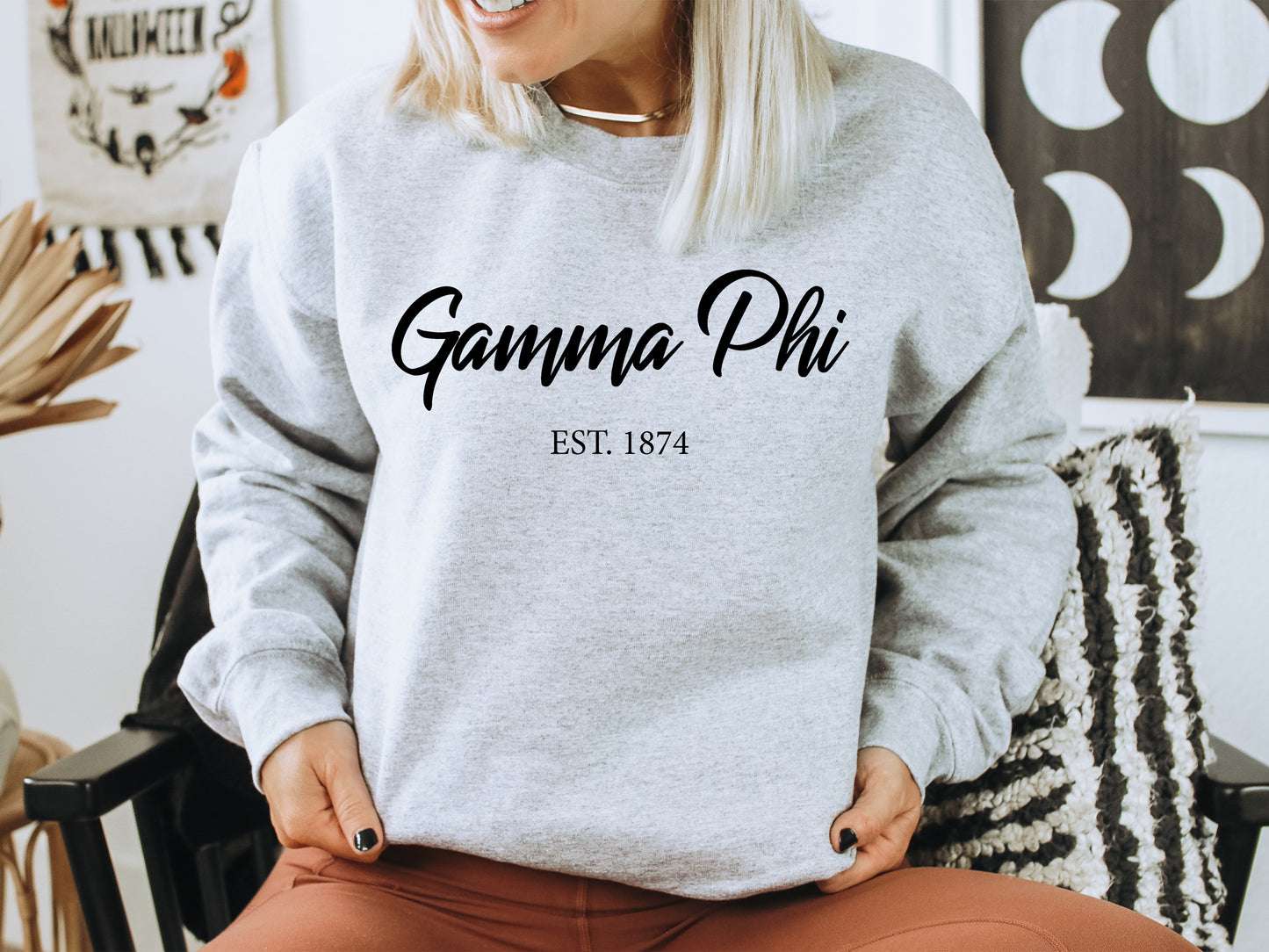 Gamma Phi Beta Black Flowy Sorority Sweatshirt _ 91g