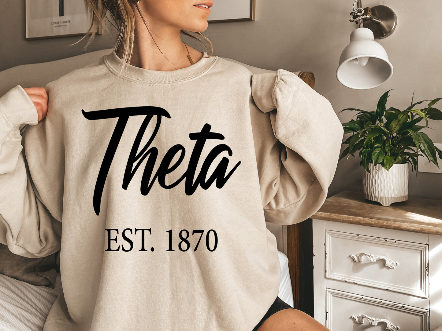 Kappa Alpha Theta Black Flowy Sorority Sweatshirt _ 92g
