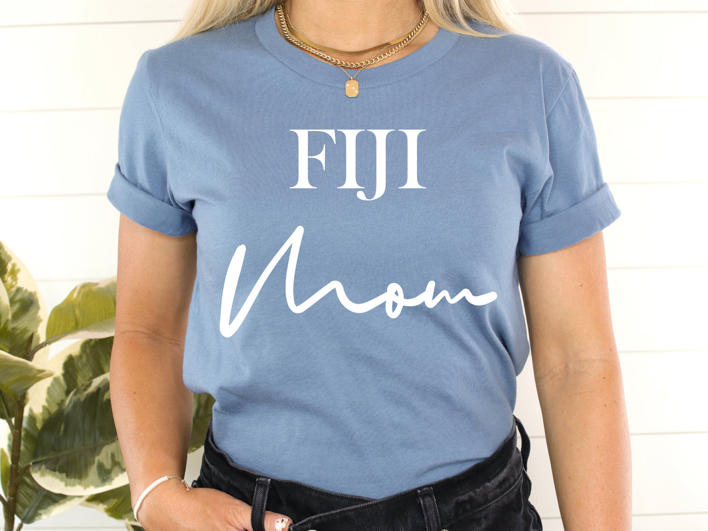 FIJI Cursive Mom Fraternity T-shirt _ 2030g