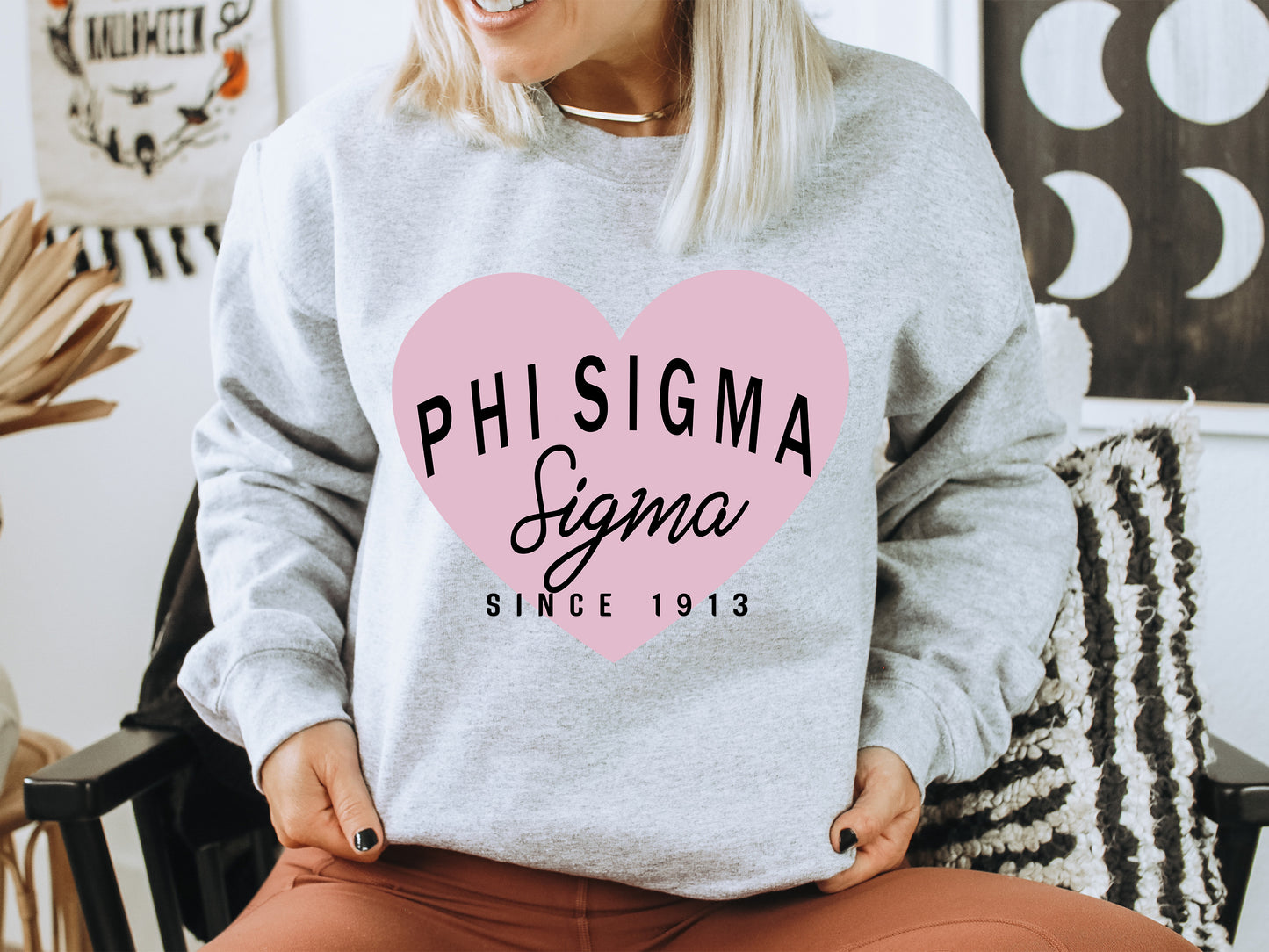 Phi Sigma Sigma Pretty in Pink Sorority Sweatshirt _ 459g