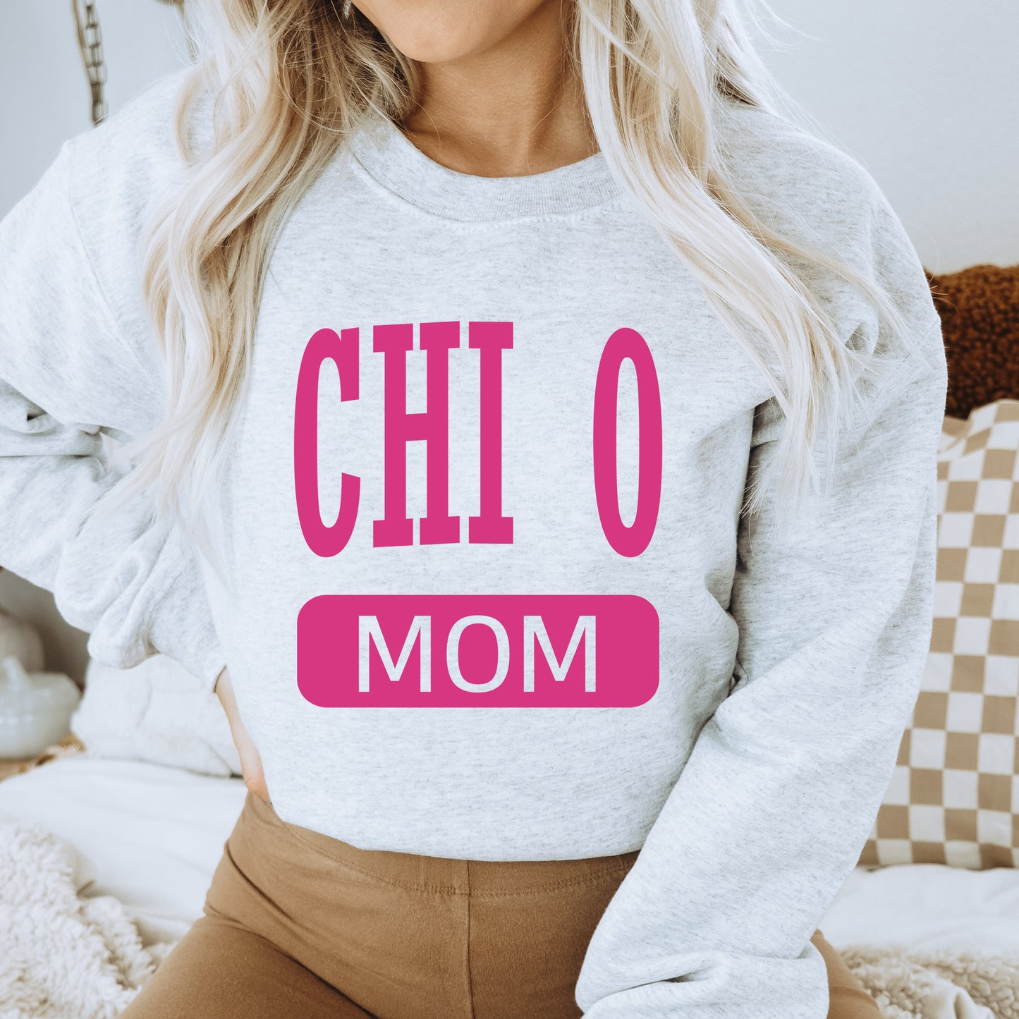 a woman wearing a sweatshirt that says chio mom