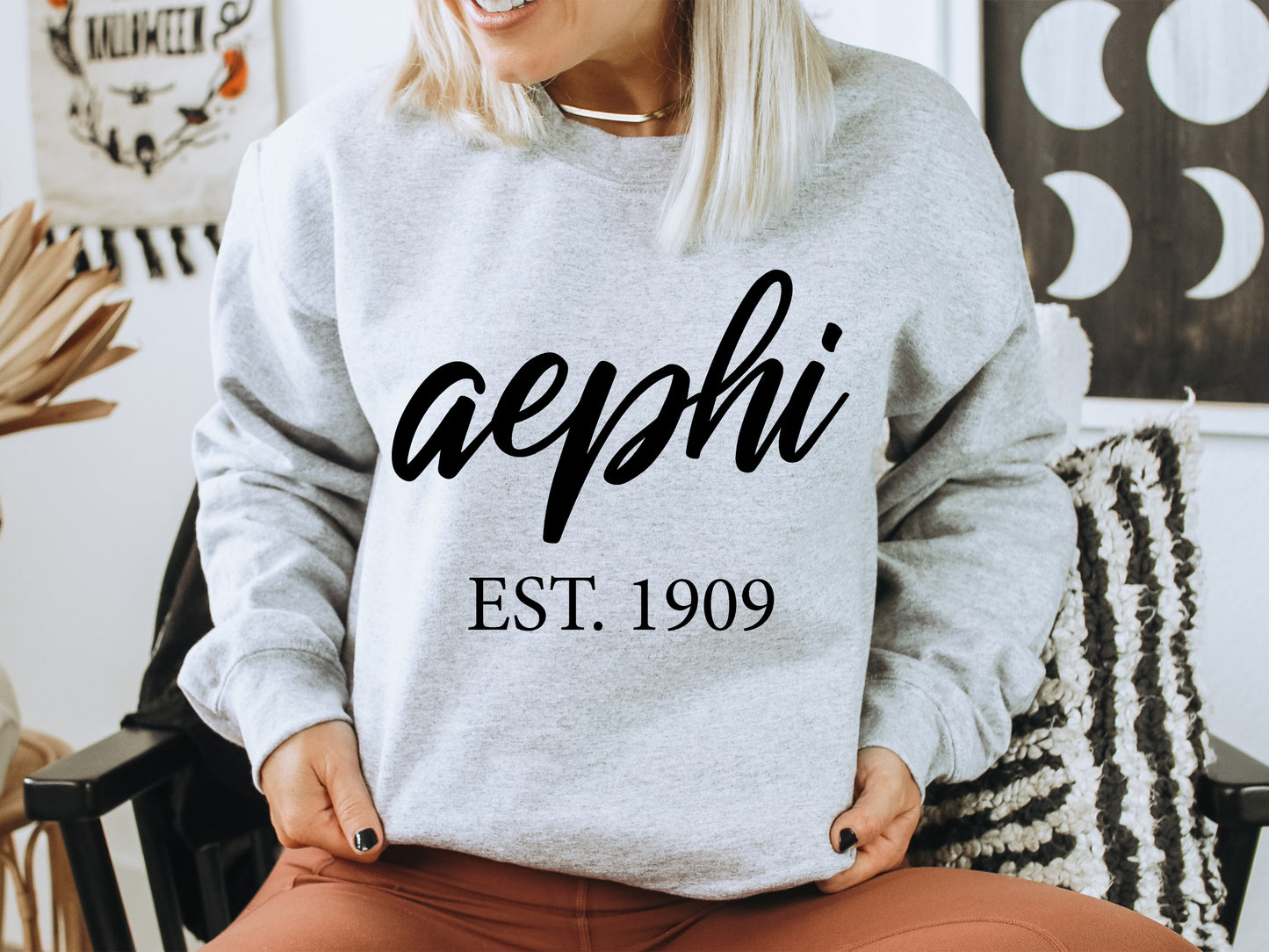 Alpha Epsilon Phi Black Flowy Sorority Sweatshirt _ 79g