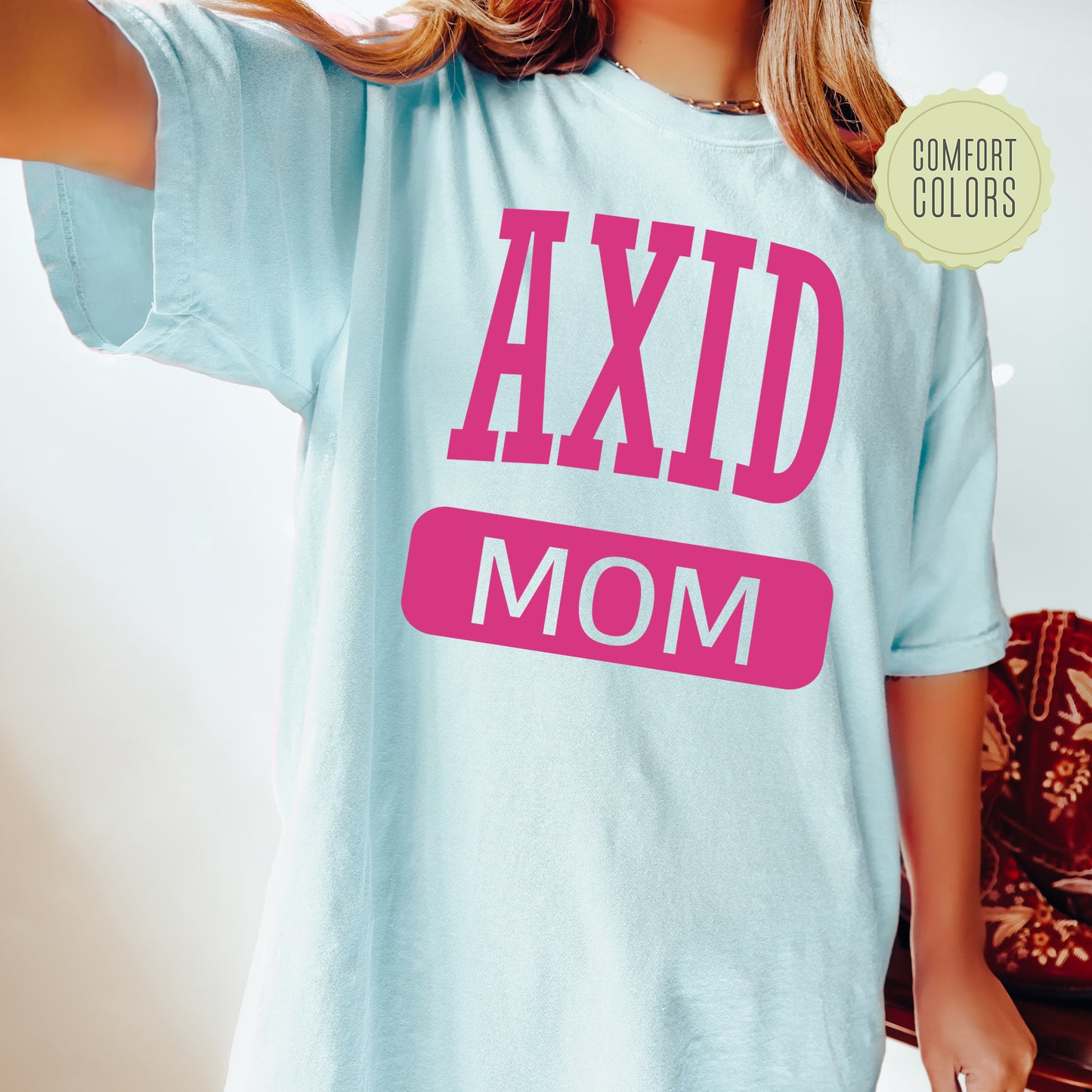 a woman wearing a t - shirt that says axd mom