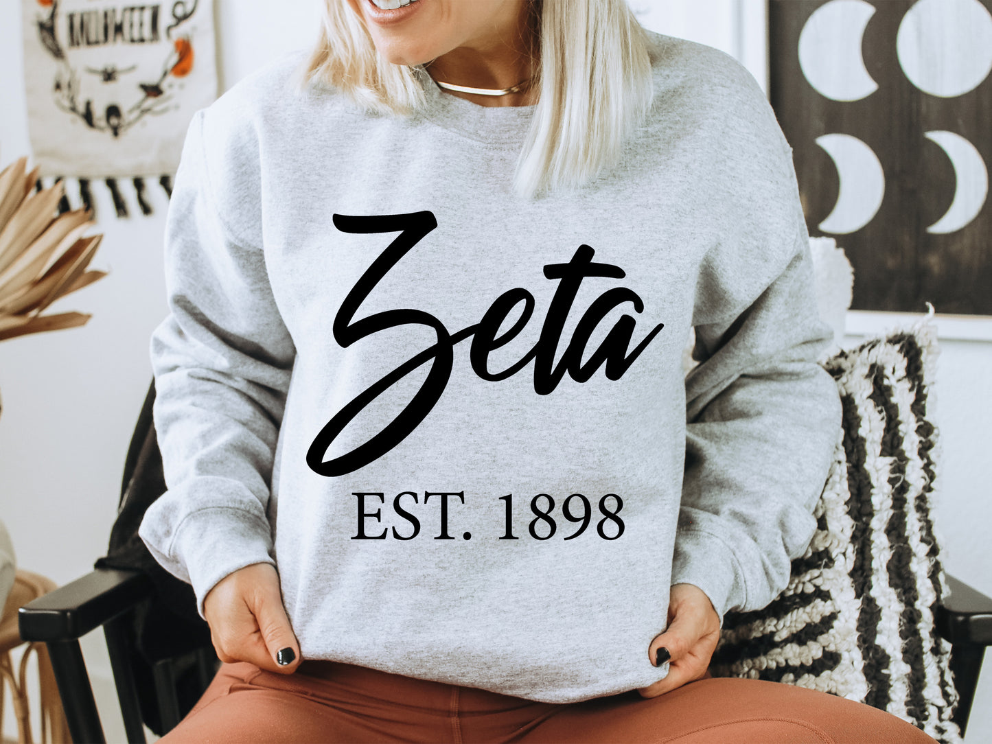 Zeta Tau Alpha Black Flowy Sorority Sweatshirt _ 102g