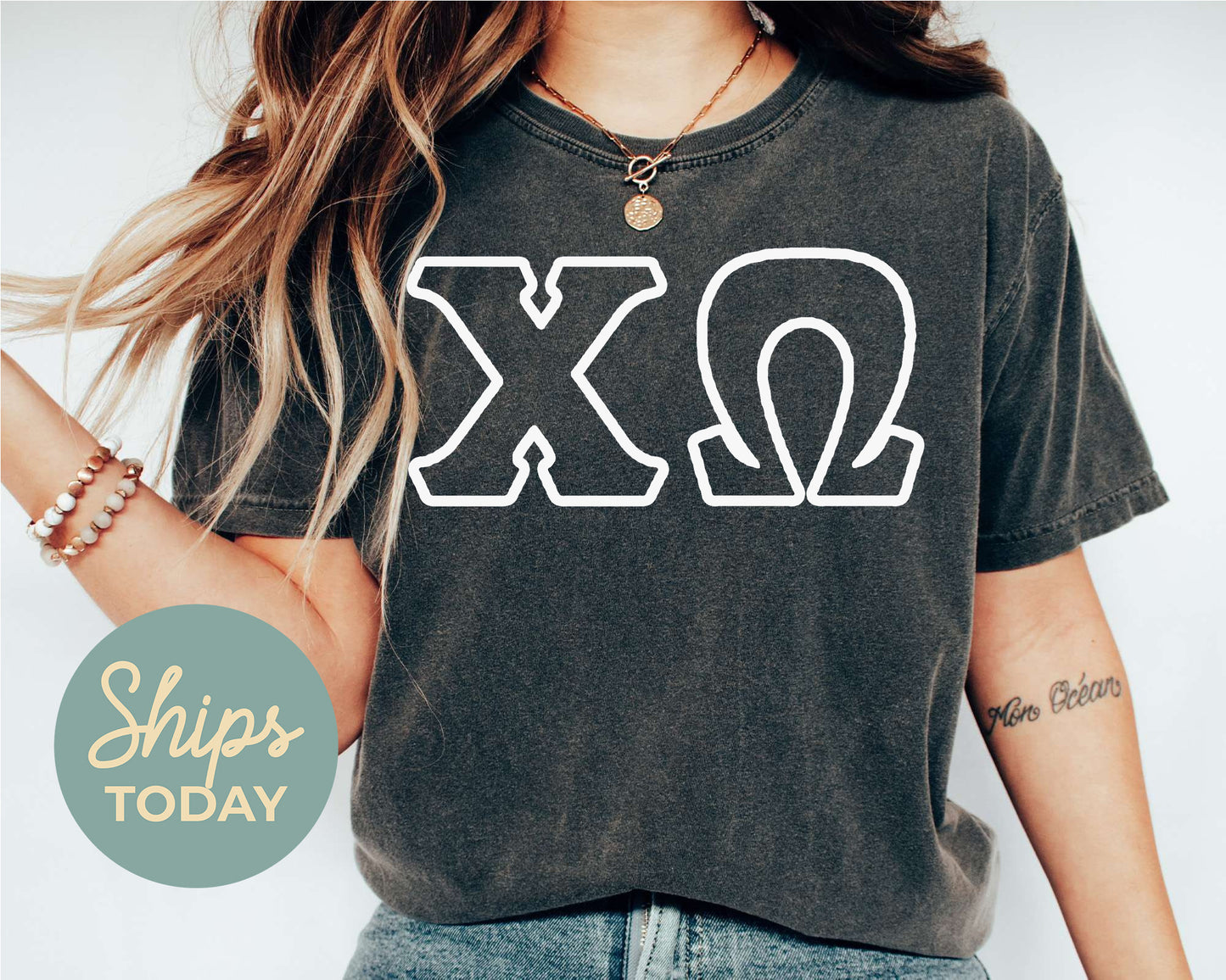 Chi Omega White Letter Outline Sorority T-shirt _ 30800g