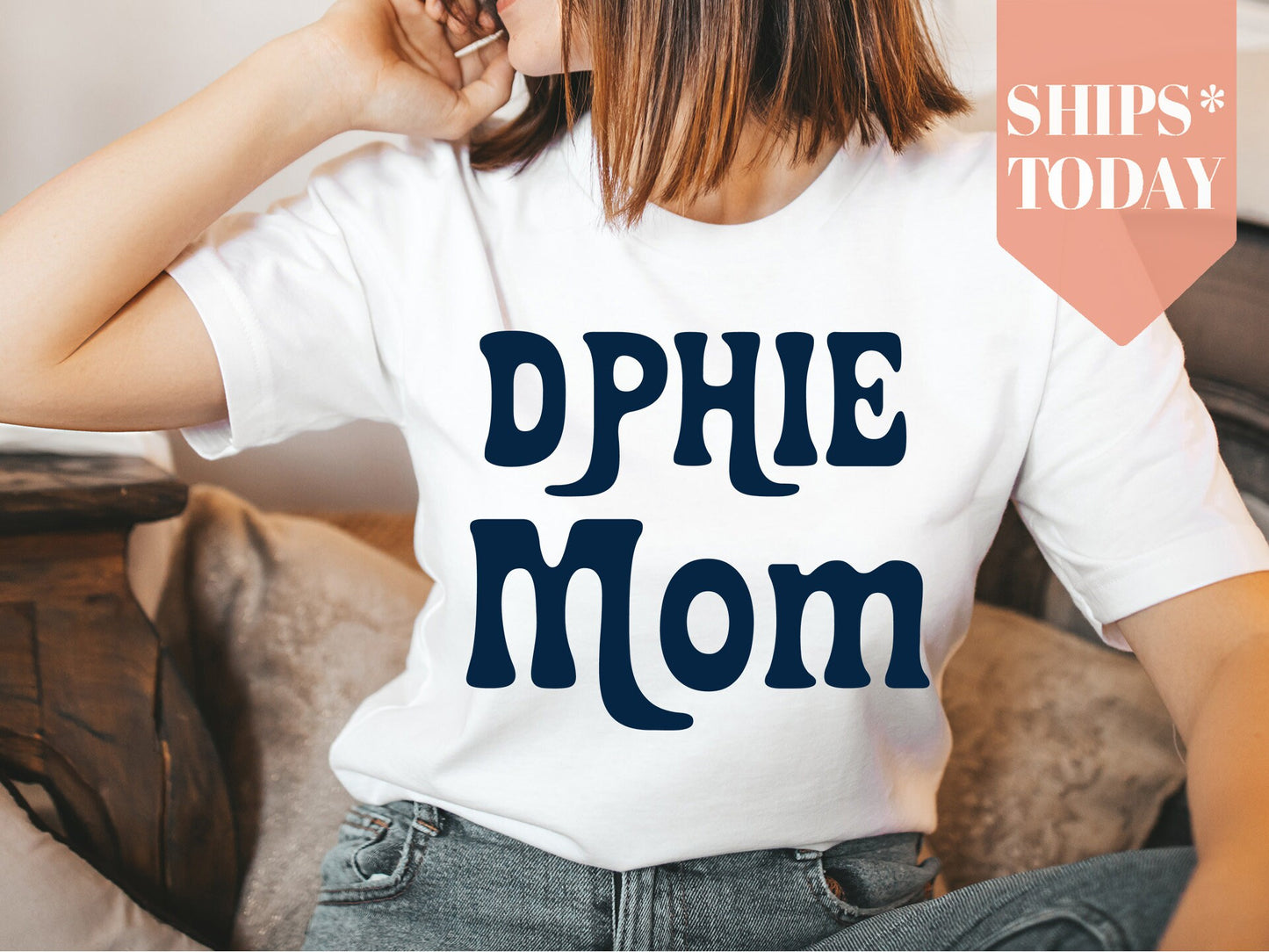Delta Phi Epsilon Got it from my Mom Sorority T-shirt _ 3083g